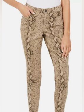 NWT Style & Co. Snakeskin Mid Rise Curvy Fit Skinny Leg Jeans with Tummy Control